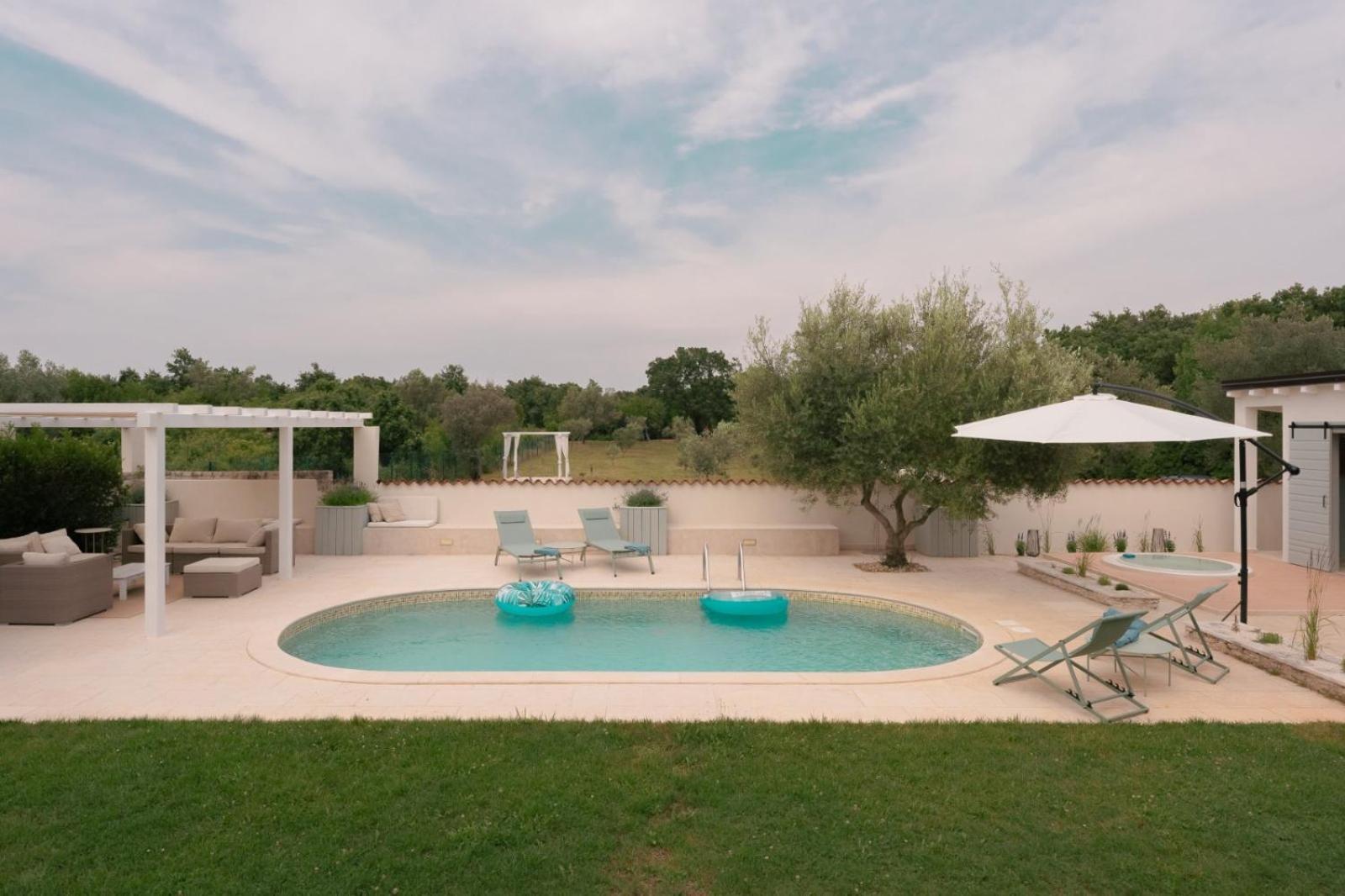 Luxury Villa In Istria - 9,000 Sqm Private Estate With Pool & Sauna, 15 Min To Sea, Near Fazana, 3 Bedrooms Juršići Екстериор снимка