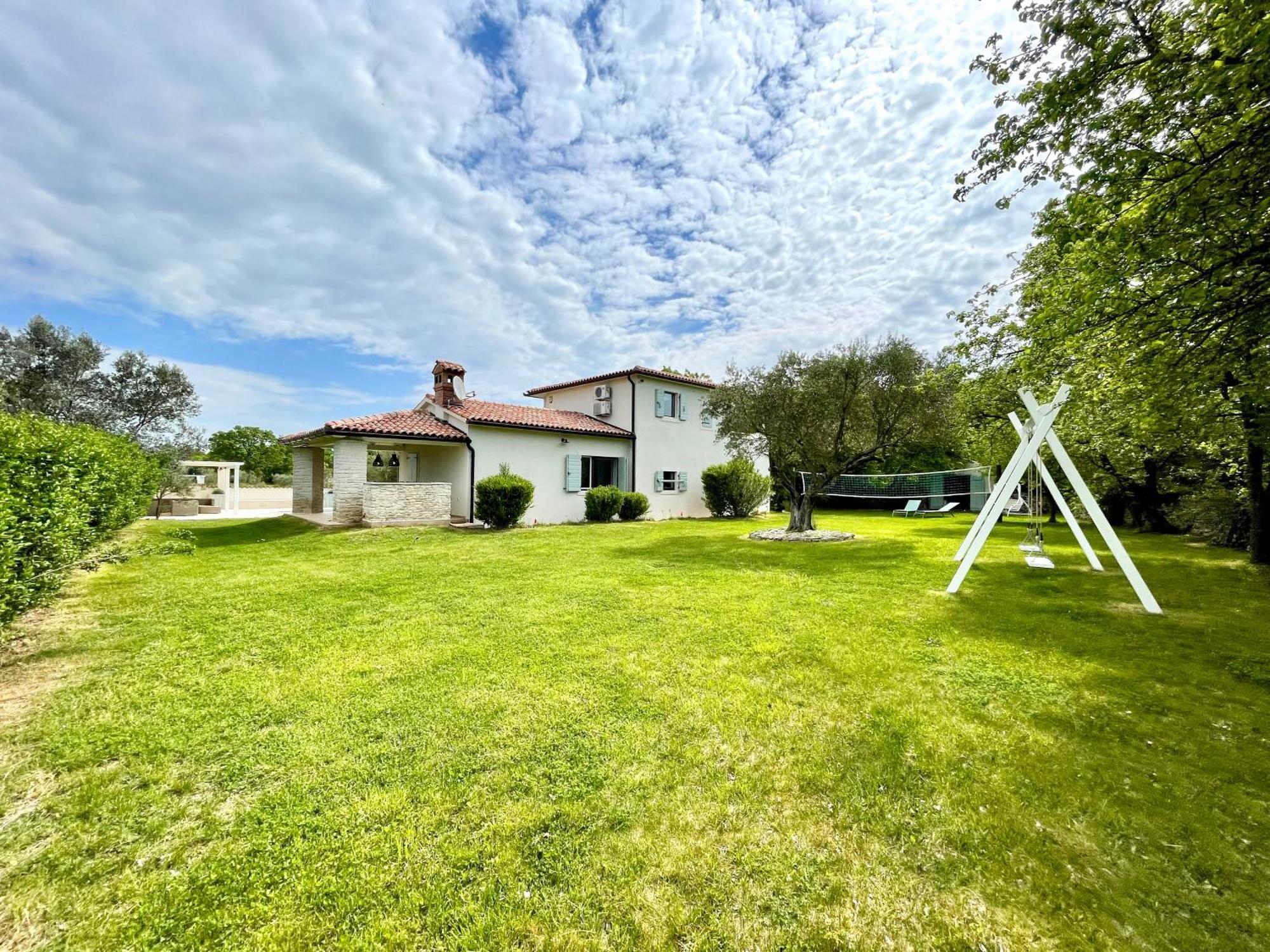 Luxury Villa In Istria - 9,000 Sqm Private Estate With Pool & Sauna, 15 Min To Sea, Near Fazana, 3 Bedrooms Juršići Екстериор снимка