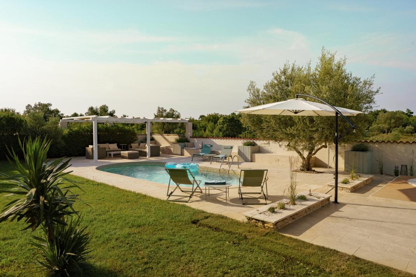 Luxury Villa In Istria - 9,000 Sqm Private Estate With Pool & Sauna, 15 Min To Sea, Near Fazana, 3 Bedrooms Juršići Екстериор снимка