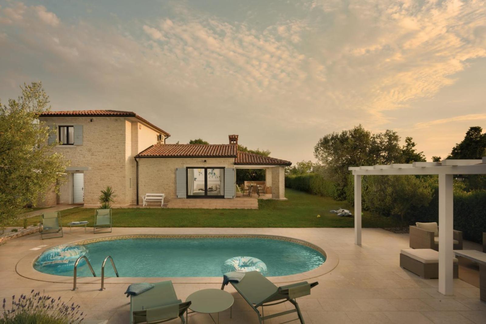 Luxury Villa In Istria - 9,000 Sqm Private Estate With Pool & Sauna, 15 Min To Sea, Near Fazana, 3 Bedrooms Juršići Екстериор снимка