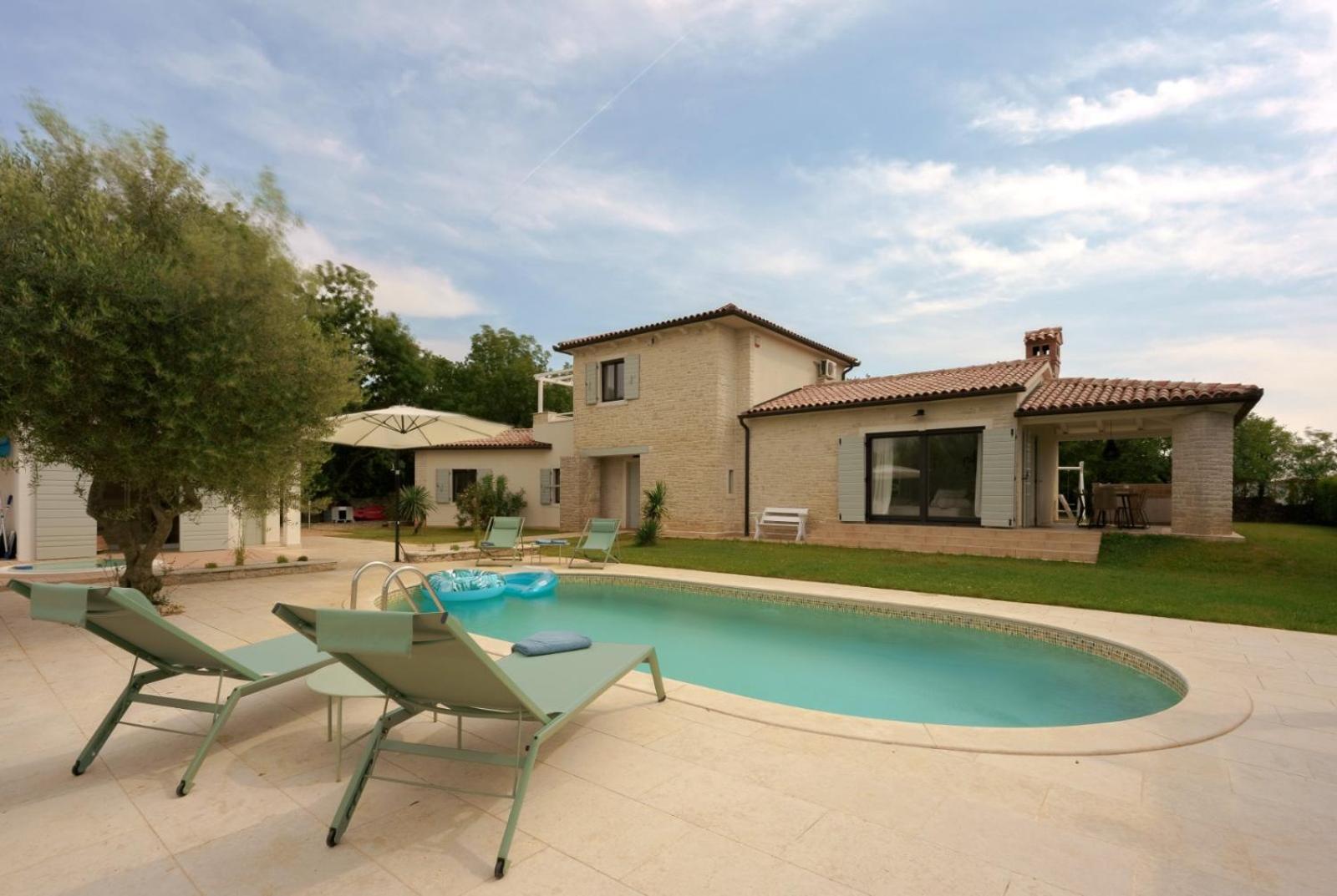 Luxury Villa In Istria - 9,000 Sqm Private Estate With Pool & Sauna, 15 Min To Sea, Near Fazana, 3 Bedrooms Juršići Екстериор снимка